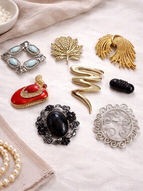 Vintage Brooch Lot of 8 Gold Enamel Filigree Statement Classic Styles old money
